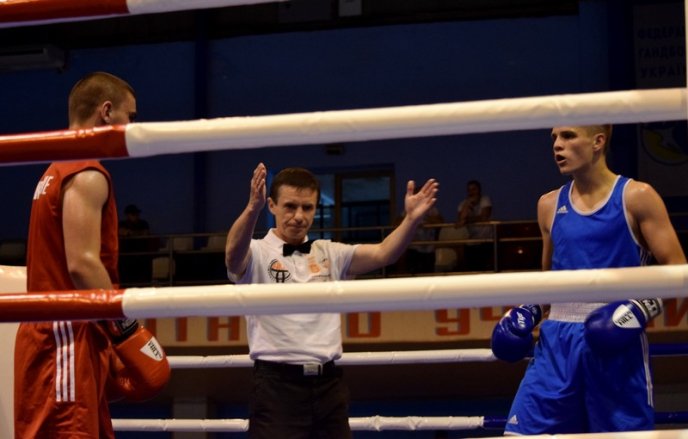 Чемпіонат Ужгорода з боксу триває цими днями в спорткомплексі "Юність" – 02