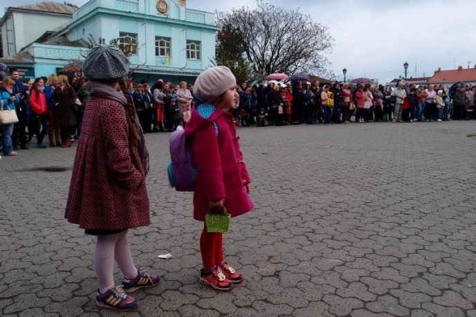 Як закарпатці в центрі Ужгорода танцювали – 08