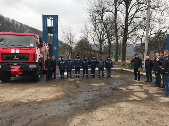 Автопарк перечинських рятувальників поповнився новим пожежним автомобілем – 03