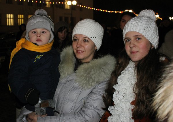 До свята Миколая запалала головна ялинка області (ФОТО) – 02