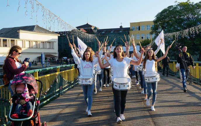 Ужгород розбудили незвичним флешмобом – 01 Ужгород розбудили незвичним флешмобом – 01