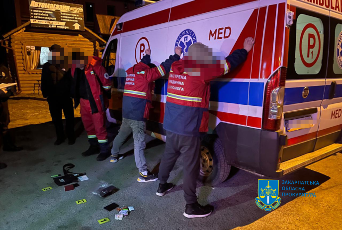 В області судитимуть поліцейського, який переправляв чоловіків за кордон – 01 Поліцейський на авто швидкої допомоги переправляв ухилянтів за кордон