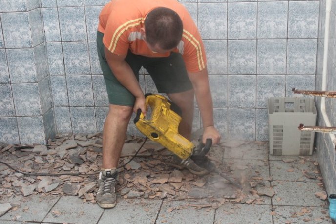 У Мукачівській ЗОШ №7 розпочався ремонт системи водопостачання – 01