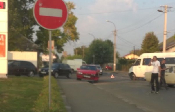 Зранку в Ужгороді зіткнулись три автомобілі – 03