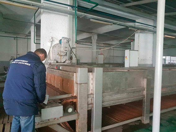 На Закарпатті поліція викрила корупційну схему на мільйони доларів: місцеве підприємство вивело гроші в офшори – 03