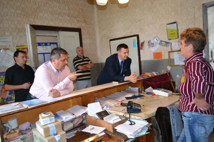 У селі Шом Берегівського району поштове відділення зв’язку перебуває у занедбаному стані – 04 У селі Шом Берегівського району поштове відділення зв’язку перебуває у занедбаному стані – 04