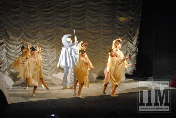 В Мукачеві відбулась новорічна вистава (ФОТО) – 06