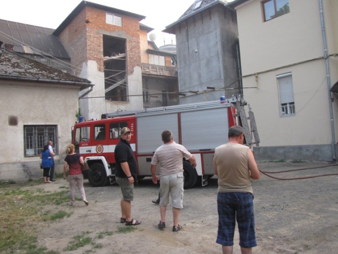 У Берегові горів ресторан «Золота пава» – 04