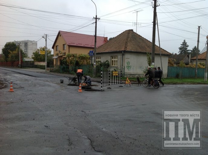 Покращення по-мукачівськи: у місті асфальтують вулицю Данила Галицького (ФОТО) – 09