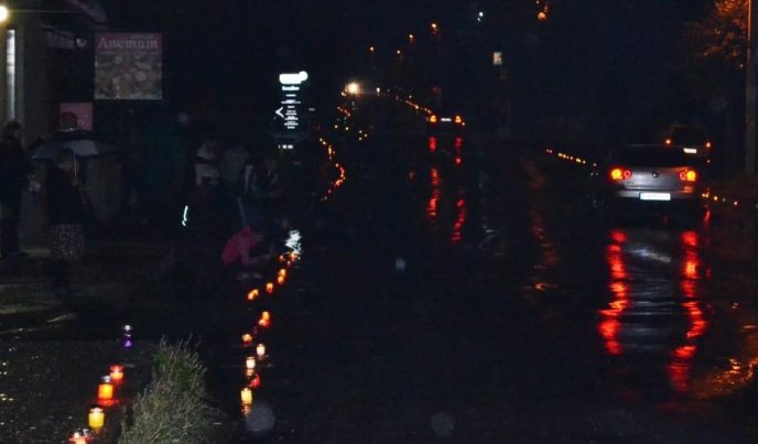 У Буштині лампадками та живою колоною зустріли загиблого бійця Павла Дурунду – 01