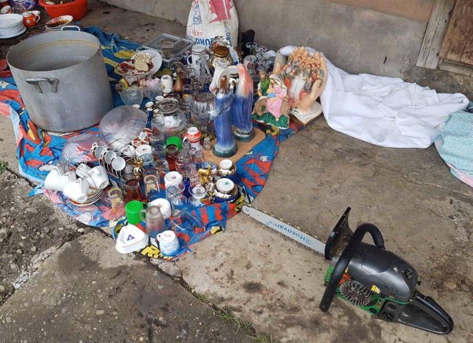 У помешканні закарпатців виявили "склад" крадених речей – 02