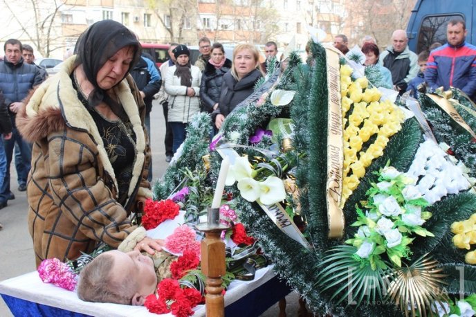 Мукачівці попрощались з бійцем АТО Володимиром Заяцем – 04 Мукачівці попрощались з бійцем АТО Володимиром Заяцем – 04