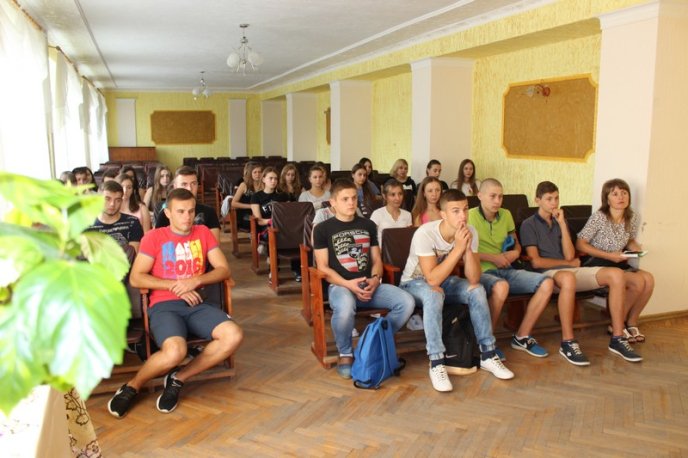 Мукачівські студенти зустрілись із патрульними поліцейськими – 02