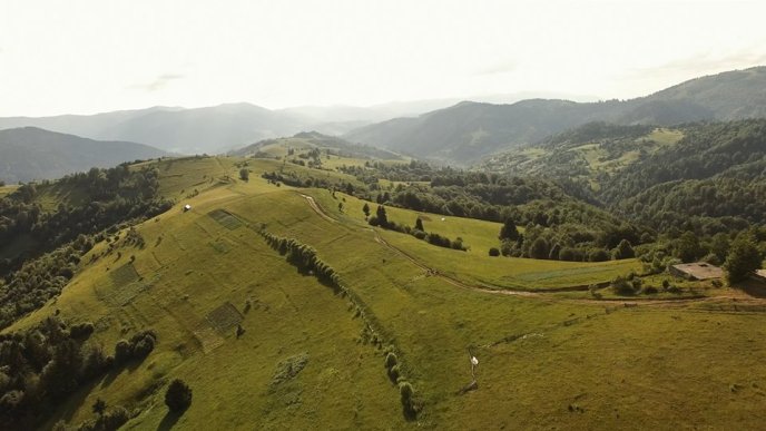 Озеро Синевир, село Колочава та гірський перевал у Карпатах показали з висоти пташиного польоту – 08