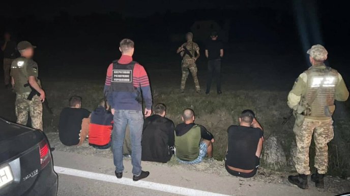 Судитимуть закарпатку, яка допомагала чоловікам незаконно перетинати кордон – 02