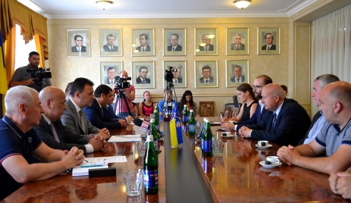 Закарпаття та Устецький край офіційно уклади договір про взаємну співпрацю – 05