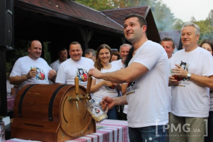 У Мукачеві фестиваль "Варишське пиво" відкрили флешмобом – 02