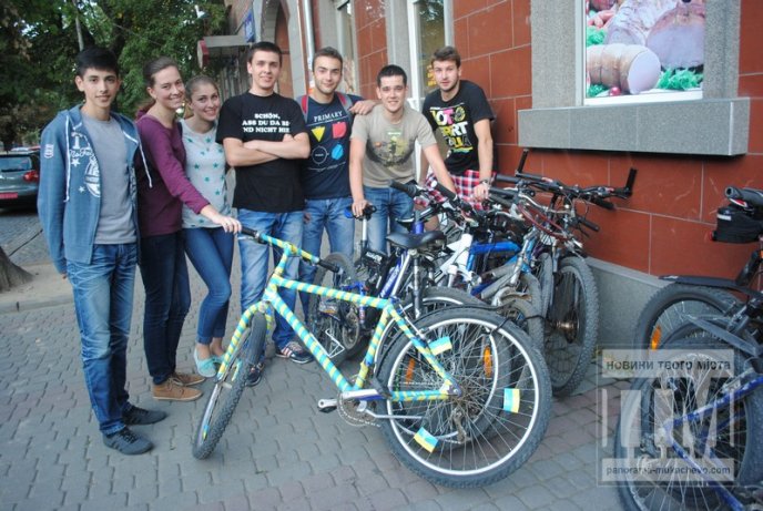 Велолюбителі Мукачева "прокатались" історичними місцями міста (ФОТО) – 25