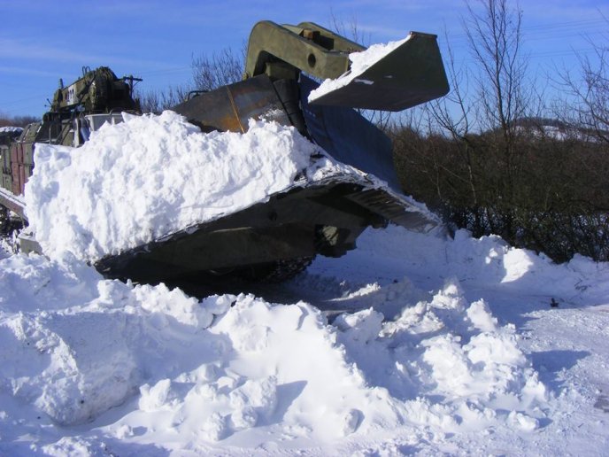 На Мукачівщині військові долучились до очищення доріг району від наслідків снігопаду – 01 На Мукачівщині військові долучились до очищення доріг району від наслідків снігопаду – 01