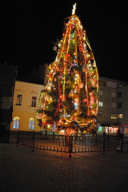Мукачево готове до зустрічі Нового року: є все, окрім снігу (ФОТОРЕПОРТАЖ) – 05