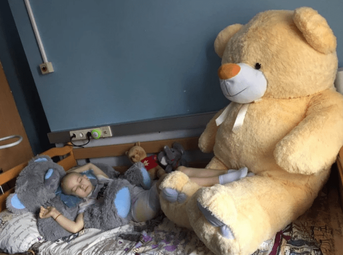 У маленької дівчинки із Закарпаття виявили страшну хворобу – 02