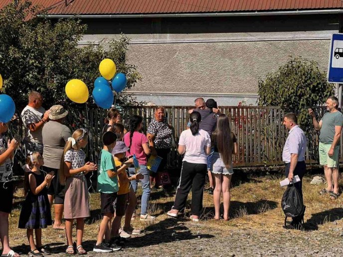 На Мукачівщині зустріли захисника, який повернувся з російського полону – 02 У селі Бистриця зустрічали захисника