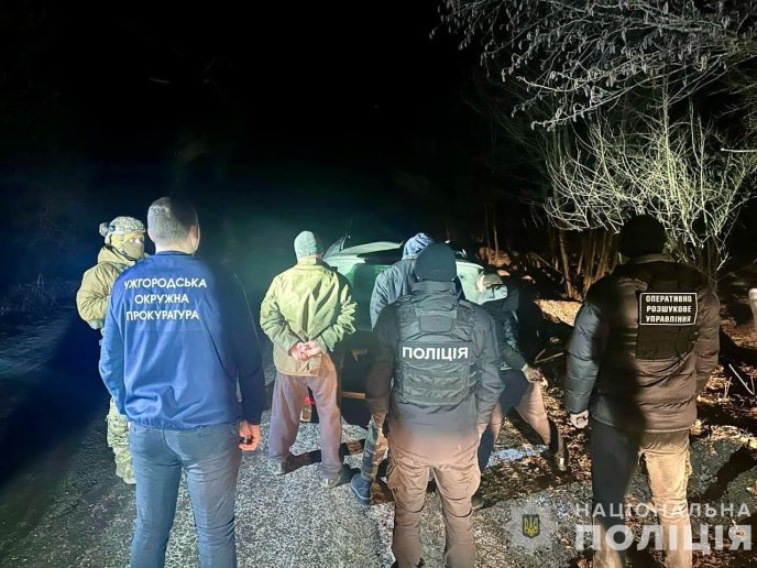 У селі на Закарпатті організували канал для незаконної переправи чоловіків через кордон – 01