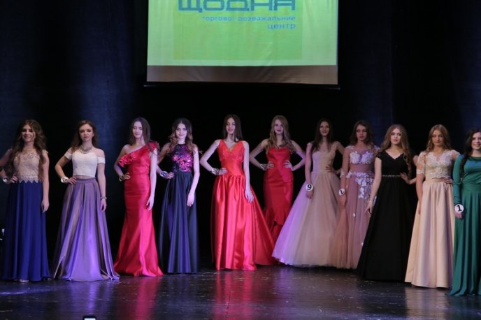 У Мукачеві визначили володарку титулу конкурсу краси "Міс МКТЕК 2018" – 70