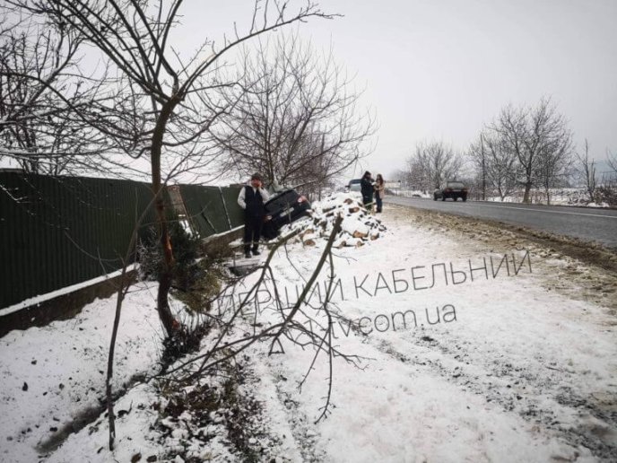 На Хустщині сталась ДТП: постраждала дівчина – 01