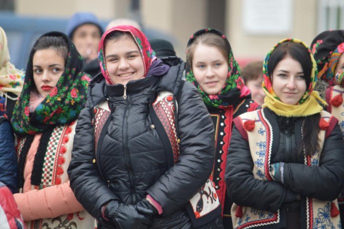 Біля Закарпатської ОДА урочисто відкрили головну ялинку області – 06