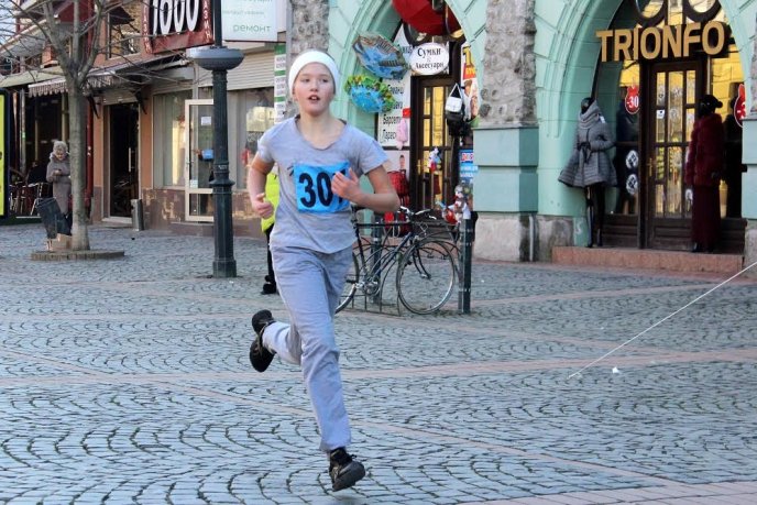 Мукачівці влаштували вулицями міста новорічний забіг – 18