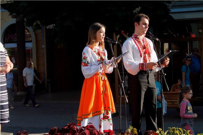 У Мукачеві офіційно відкрили дитячо-юнацький фестиваль "Смарагдові витоки" – 02
