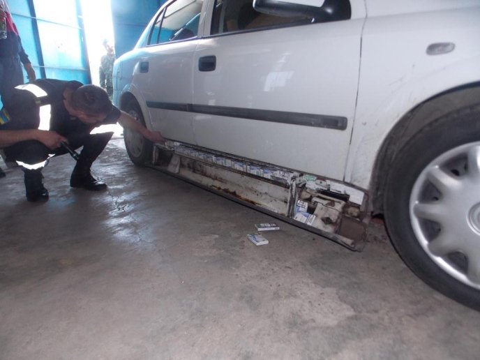 Угорець намагався незаконно перевезти через україно-словацький кордон понад 1,5 тисяч пачок сигарет (ФОТО) – 02