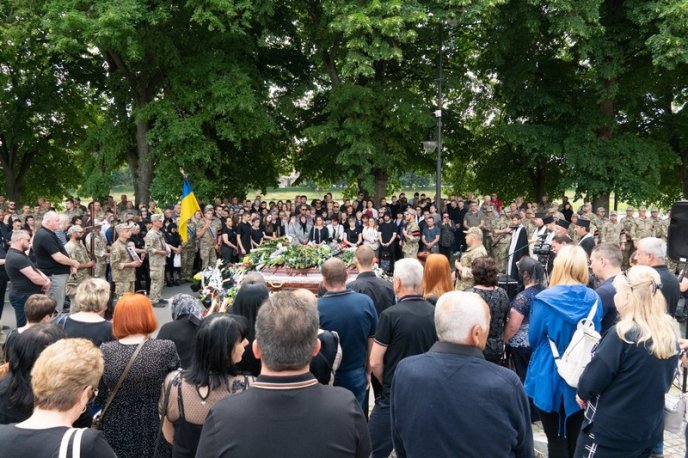 На Закарпатті поховали двох загиблих захисників – 06