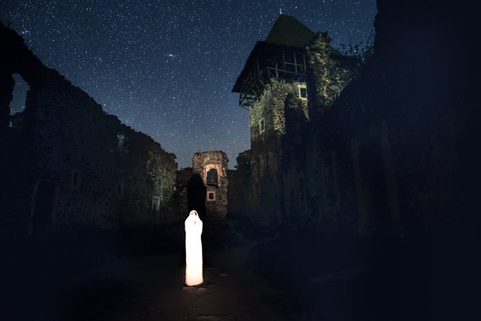 У небі над одним із замків Закарпаття сфотографували унікальне природне явище – 02