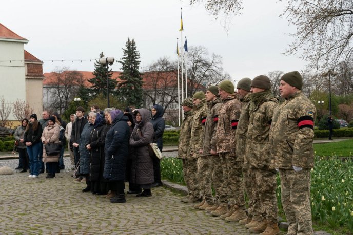 В обласному центрі поховали військового, який загинув минулого тижня на полі бою – 03