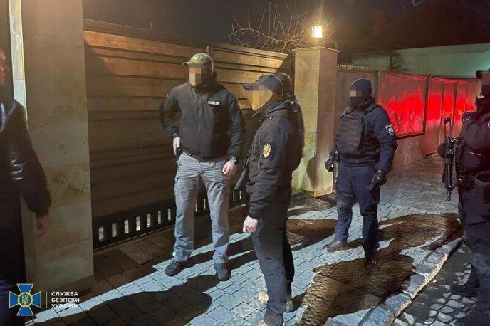 Спеціалізувались на "вибиванні" грошей: в області затримали небезпечну банду – 02