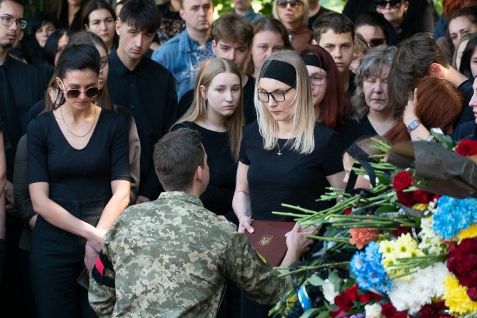 В Ужгороді сьогодні поховали двох молодих Героїв – 04