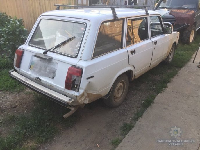 ДТП на Закарпатті: машина впала у річковий канал – 02