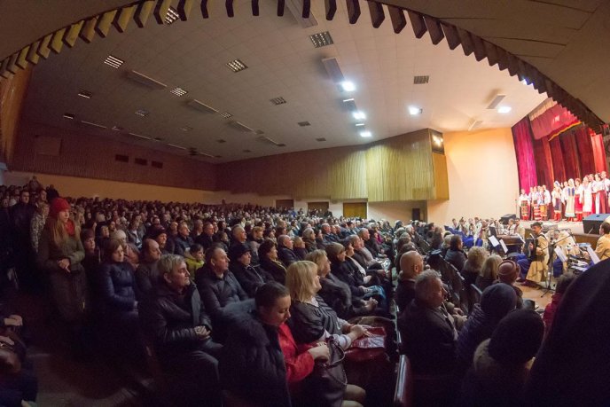 Хор імені Верьовки привіз у Рахів різдвяний концерт – 09