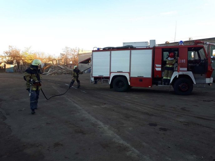 12 рятувальників гасили пожежу на Ужгородщині – 03