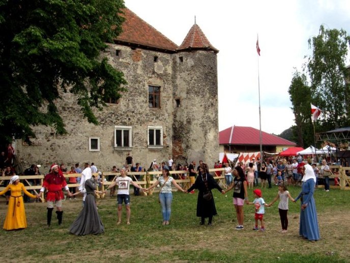 У Чинадіївському замку проходив фестиваль "Срібний Татош" – 02