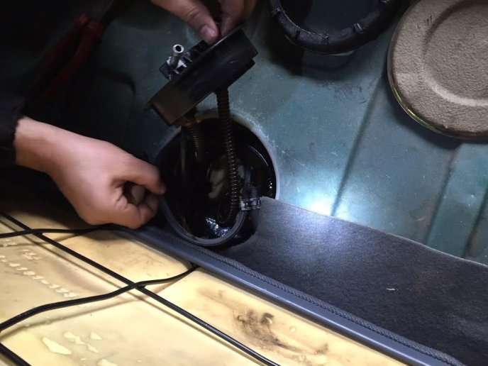 Для перевезення сигарет контрабандисти використовували застарілі автомобілі – 07