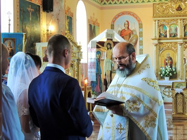 У Берегові відбулось весілля бійця АТО та медсестри – 05