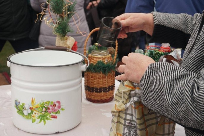 Як у Мукачеві на Водохреща у води Латориці занурювались – 05