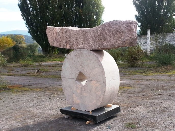 На території старовинної фортеці у Чинадієві встановили оригінальну скульптуру – 05