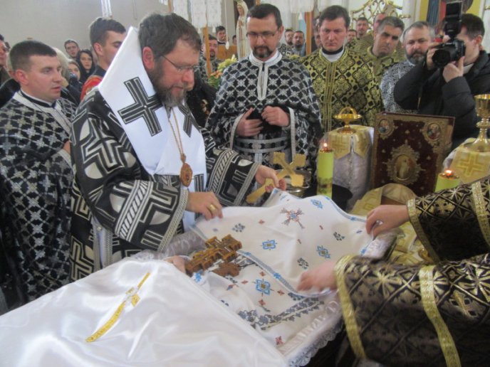 На Хустщині провели в останню путь священика, який загинув у ДТП під Житомиром – 07