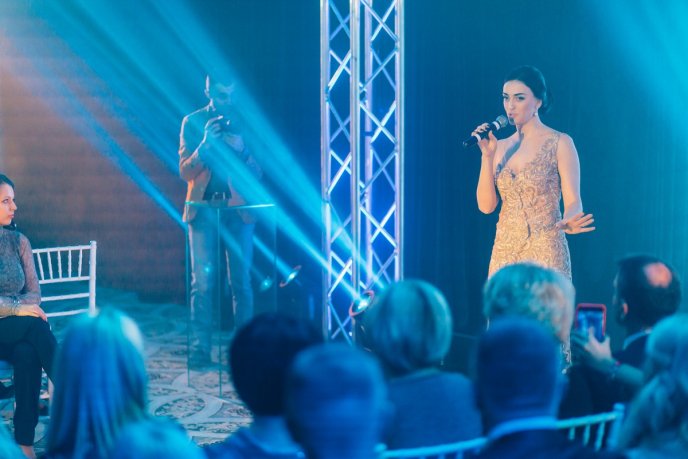 Мода заради життя: на Закарпатті відбувся ІІІ-й благодійний показ мод дизайнерки Роксолани Новак – 78