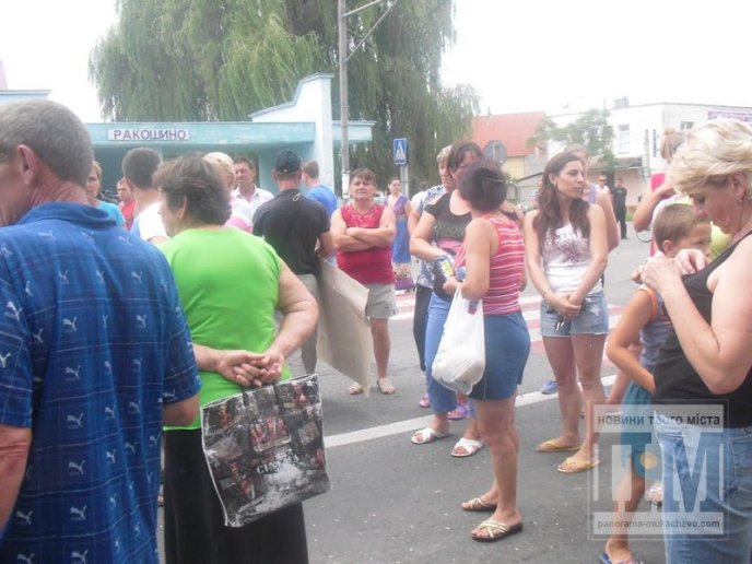 Минуло 24 години від початку блокування дороги у Ракошині, люди не відступають від свого (ФОТО) – 06