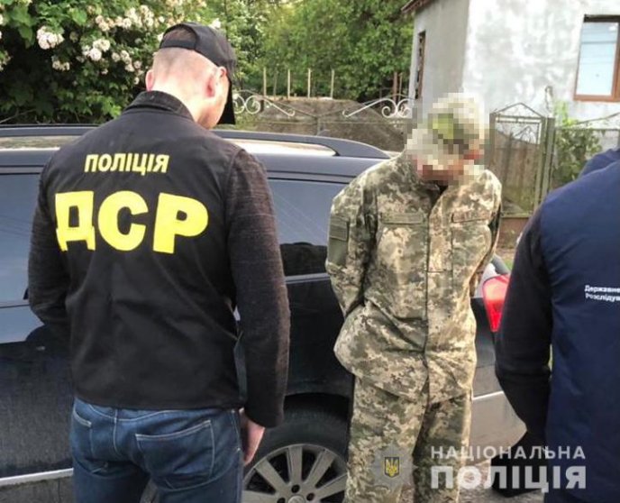 Прикордонник вимагав 1000 доларів хабаря – 01